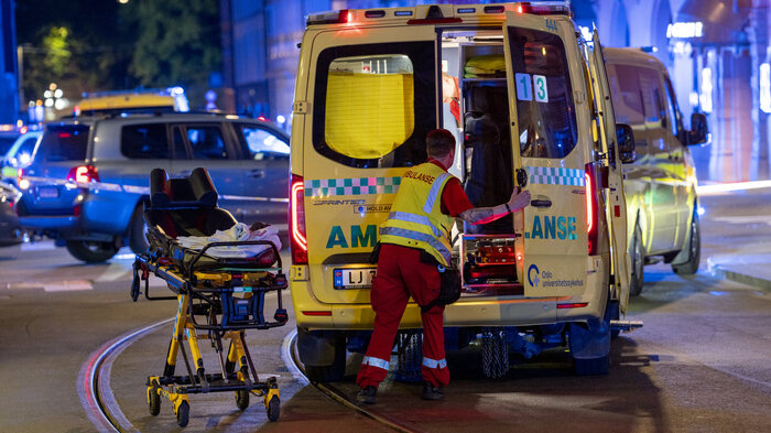 Ambulanse utenfor London pub etter skytingen natt til søndag