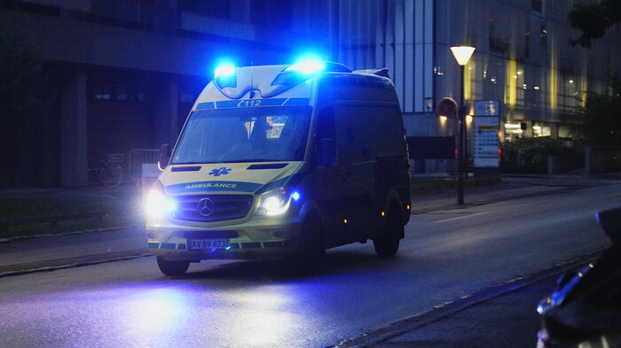 Ambulanse på vei til Rigshospitalet i København etter skyteepisode