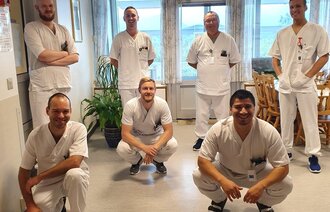 En kveld i august var det bare menn på jobb på medisinsk avdeling i Ålesund