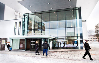 Bildet viser inngangspartiet ved Akershus universitetssykehus.