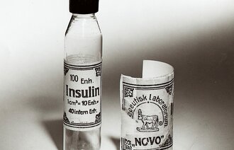 Bildet viser en liten beholder med insulin.