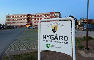 Bildet viser inngangen til Nygård bo- og behandlingssenter