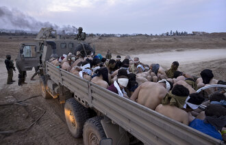 Bilde av palestinske krigsfanger på lasteplan
