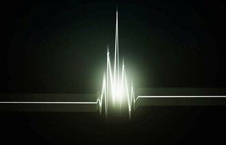 Bildet viser en EKG som angir et hjerteslag.