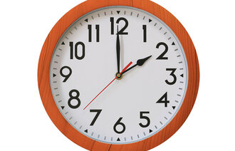 Bildet viser en klokke som er to