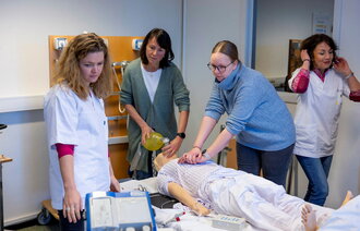 Bildet viser simulering ved SIM-senteret på Oslo universitetssykehus, Ullevål. Det er thoraxkirurgisk avdeling på Rikshospitalet som simulerer.