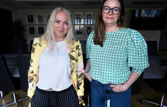 Bildet viser Lill Sverresdatter Larsen og Silje Naustvik i NSF