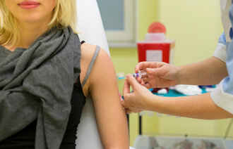 Bildet viser vaksine mot virusinfeksjon.