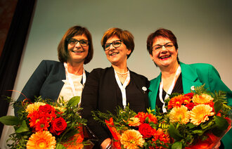 Solveig Bratseth, Eli Gunhild By og Karen Bjøro, gjenvalgte ledere i NSF