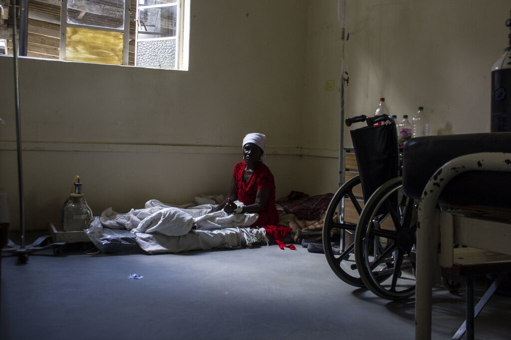 Bildet viser en kvinne med tuberkulose på sykehuset i Karanda i Zimbabwe.
