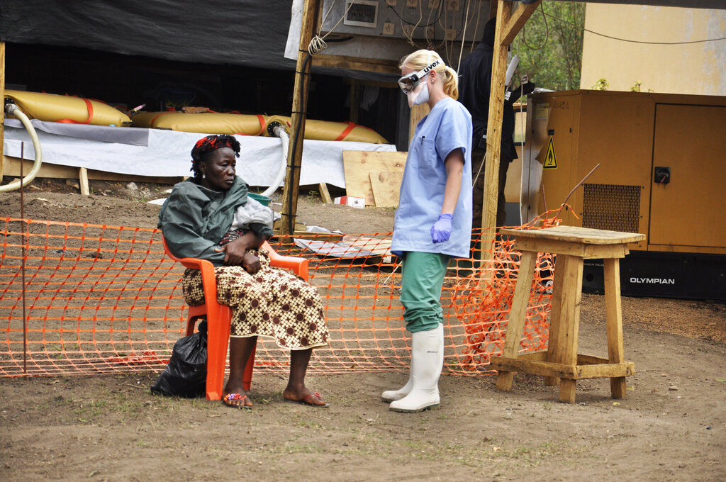 Sissel Overoll, sykepleier,  Guinea