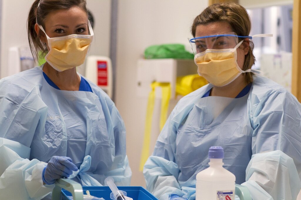 To sykepleiere på en intensivavdeling