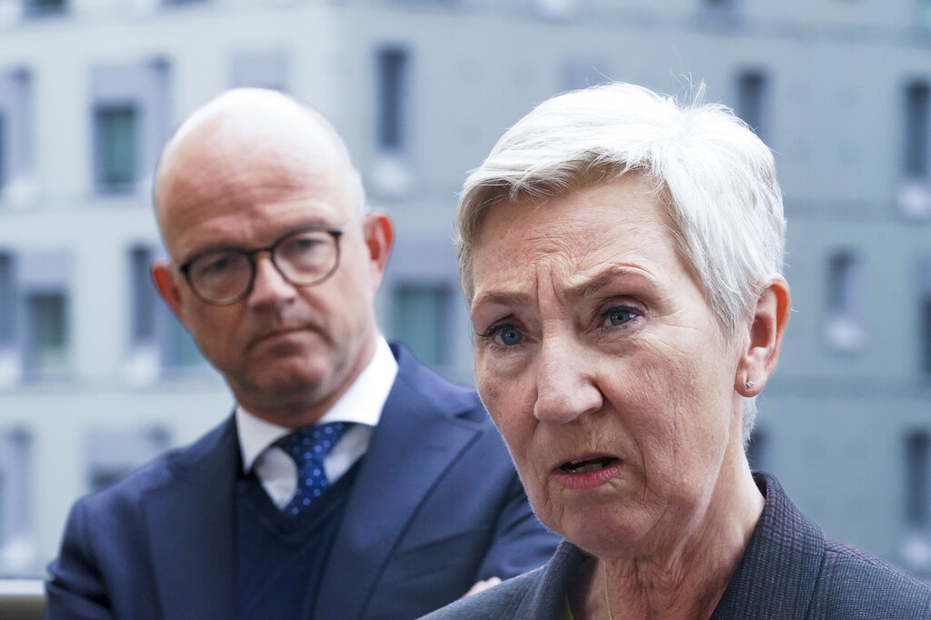 Bildet viser NHO-direktør Ole Erik Almlid og LO-leder Peggy Hessen Følsvik