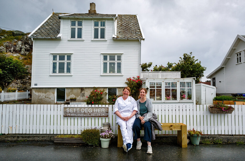 Bilde av sykepleierne Sigrid Marie Thomassen og Kjersti Klovning Skare