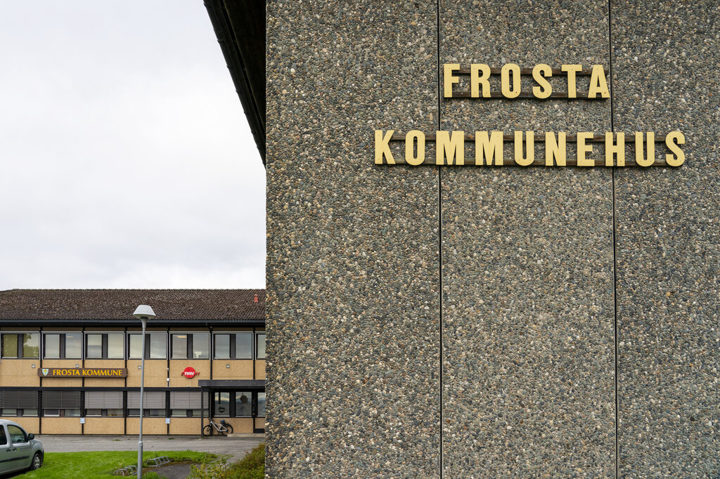 Bildet viser utsiden av Frosta kommunehus