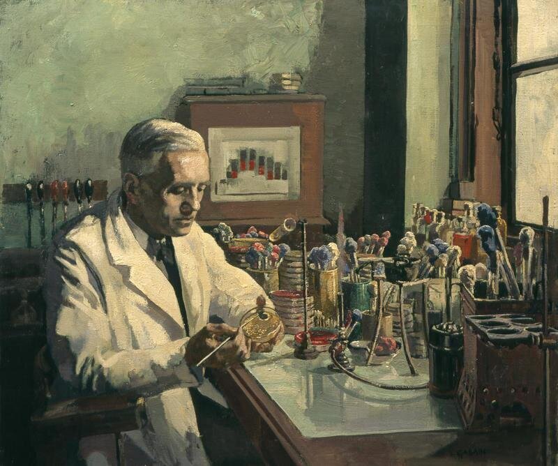 Bildet er et maleri av Alexander Fleming, manlt av Ethel Léontine Gabain