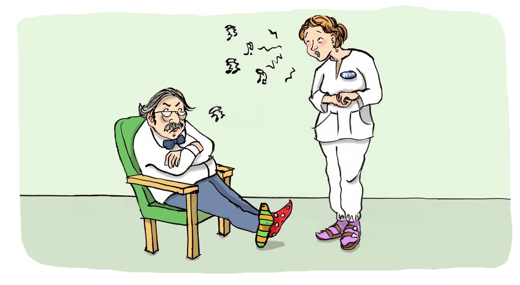 Illustrasjonen viser en gretten mann som sitter i en stor, mens en sykepleier står over og synger noen falske toner.