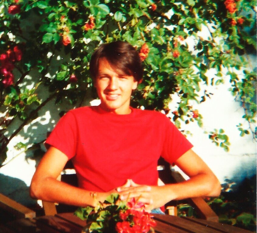 bildet viser Preben Aavitsland i hagen i 1982