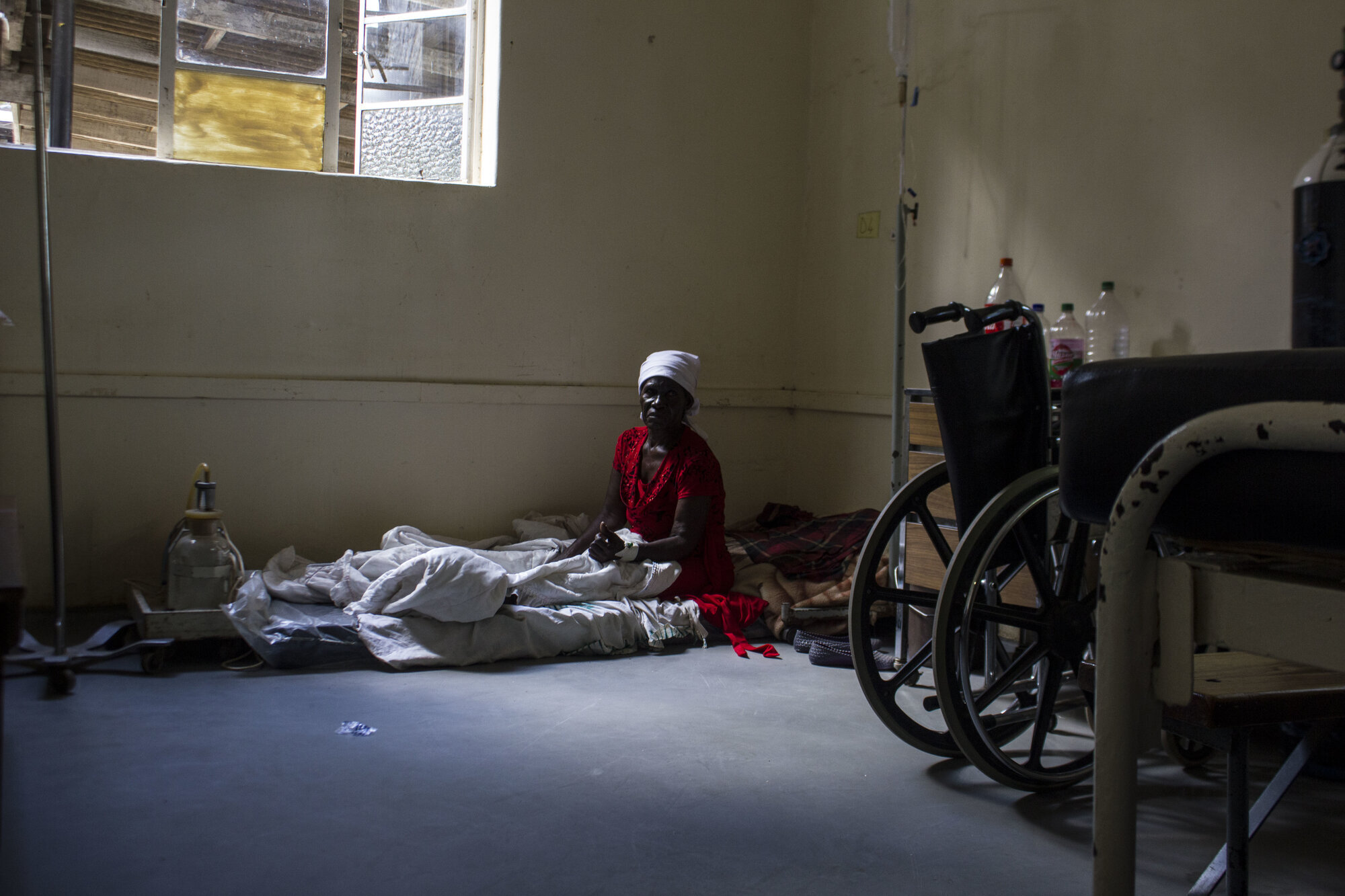 Tuberkulosepasient, Karanda, Zimbabwe. Bildet viser en kvinne med tuberkulose på sykehuset i Karanda i Zimbabwe.
