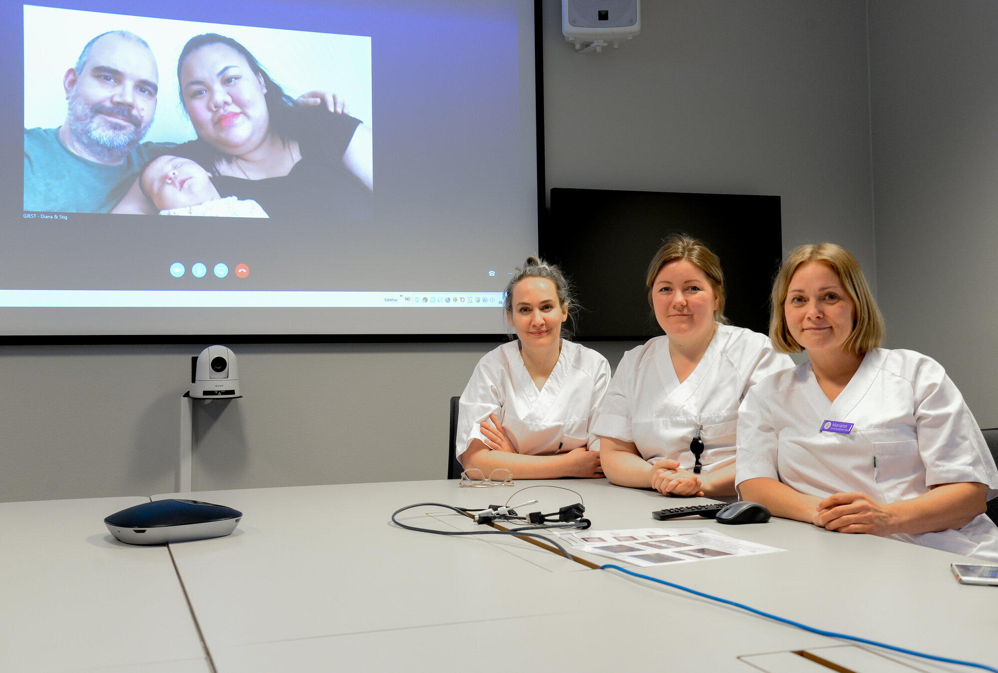 Veiledning til foreldre med prematurt barn gjennom Skype Sykepleiere gir Skype-veiledning til foreldre med prematurt barn