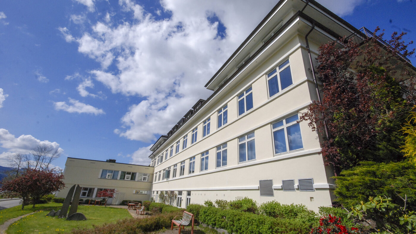 Bildet viser sykehuset i Nordfjord