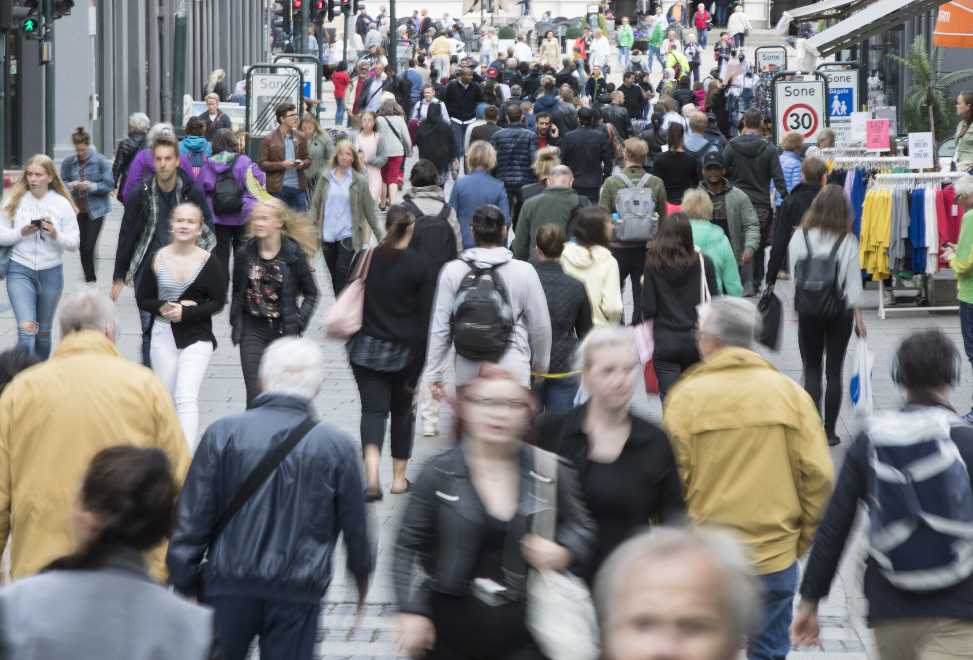 Folkemengde Masse folk på Karl Johan i Oslo