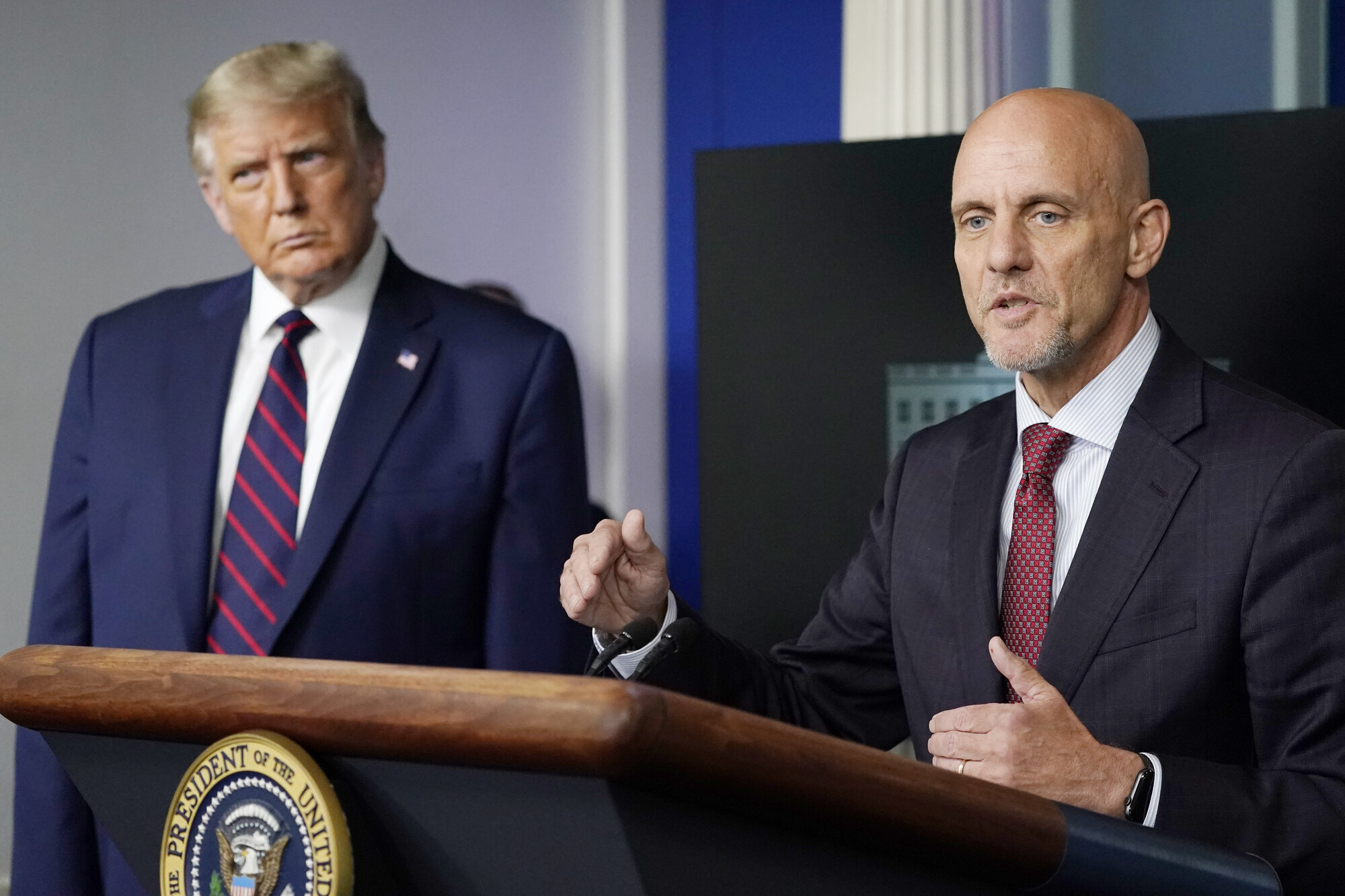 Donald Trump og Stephen Hahn USAs president cfra U.S. Food and Drug Administration,