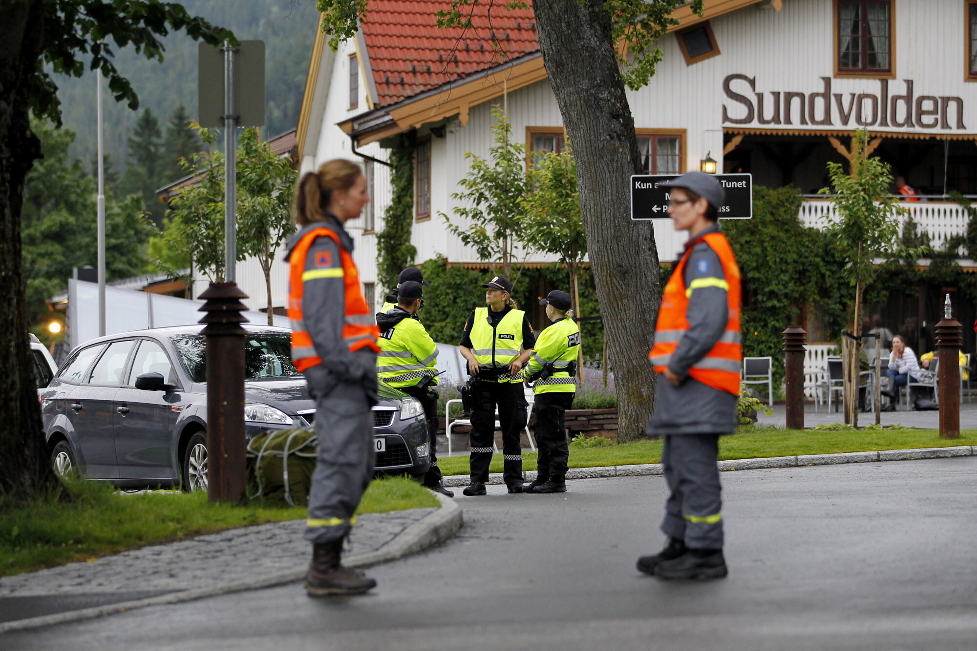 Sundvollen hotell dagen etter terrorangrepet på Utøya. Sundvollen hotell dagen etter terrorangrepet på Utøya.