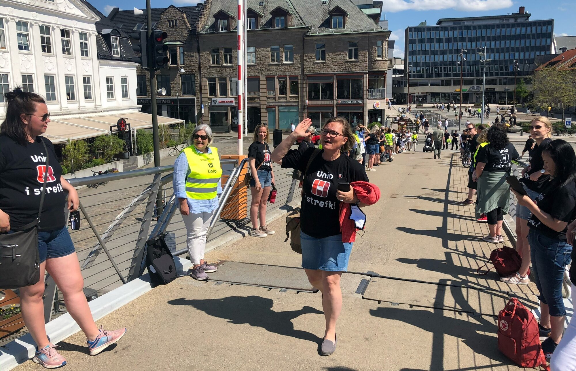 streikende Uniomedlemmer i Fredrikstad bildet viser streikende Uniomedlemmer i Fredrikstad