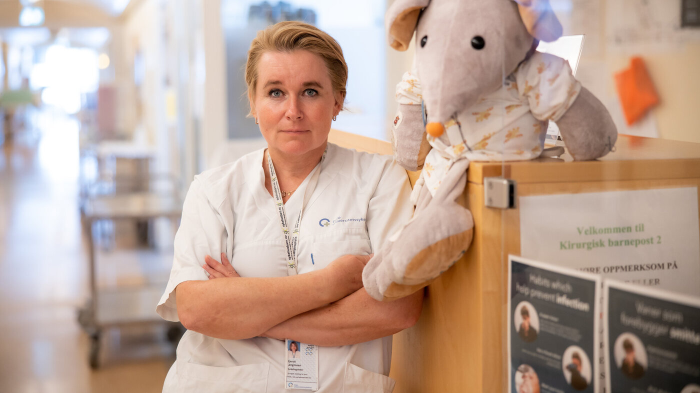 Bildet viser Kjersti Langmoen, på barnekirurgisk avdeling på Rikshospitalet.