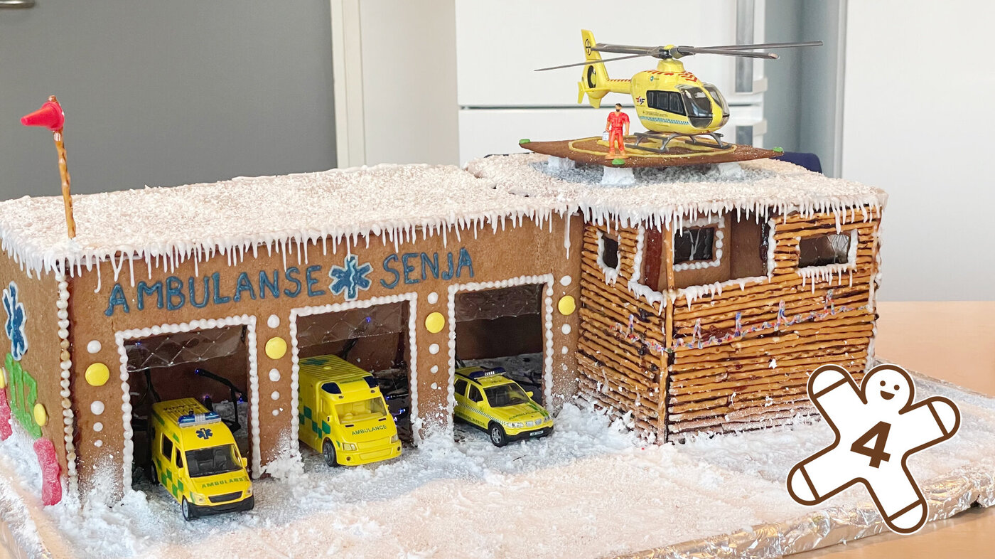 Bildet viser ambulansestasjonen på Finnsnes laget av pepperkaker.