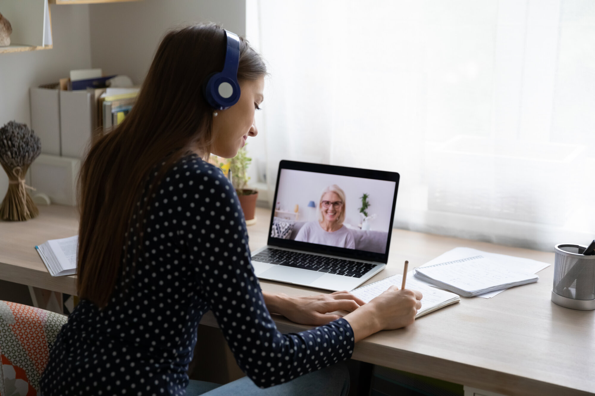 En student får veiledning digitalt En student får veiledning digitalt
