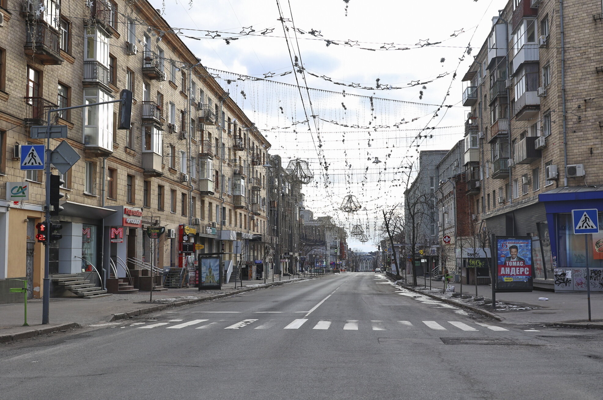 Kharkiv, Ukraina Bildet viser en tom gate i Kharkiv.
