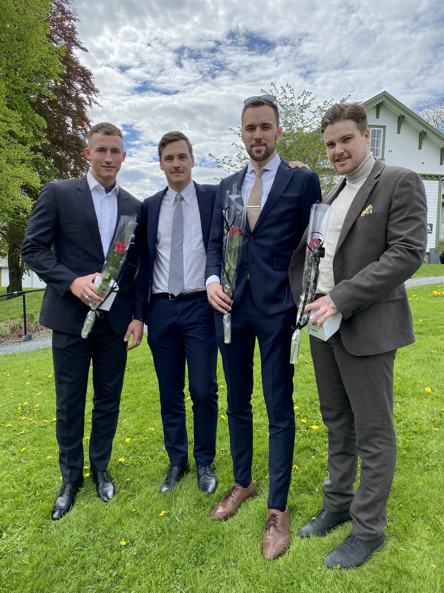 Studiekameratene Christian Dørum Moen (27), Snorre Salberg (27), Magnus Furuseth Laugstug (27) og Robin Aspaas (24) går rett ut i jobb som sykepleier med en sylfersk grad fra Nord universitet i hånda. Studiekameratene Christian Dørum Moen (27), Snorre Salberg (27), Magnus Furuseth Laugstug (27) og Robin Aspaas (24) går rett ut i jobb som sykepleier med en sylfersk grad fra Nord universitet i hånda.
