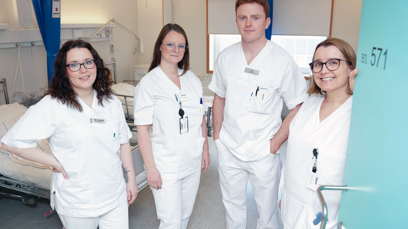 Bildet viser  Fra venstre: Cilie Jonassen (assisterende seksjonsleder), Lill-Heidi Pedersen (sykepleier og tillitsvalgt), Ola Østlie (sykepleier) og Ing-Hege Nilsen (seksjonsleder). 