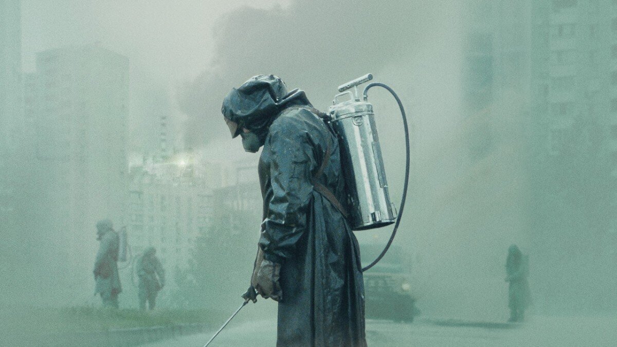 Person med verneutstyr fra TV-serien "Chernobyl" fra HBO. Bildet viser en person med verneutstyr fra TV-serien "Chernobyl" fra HBO.