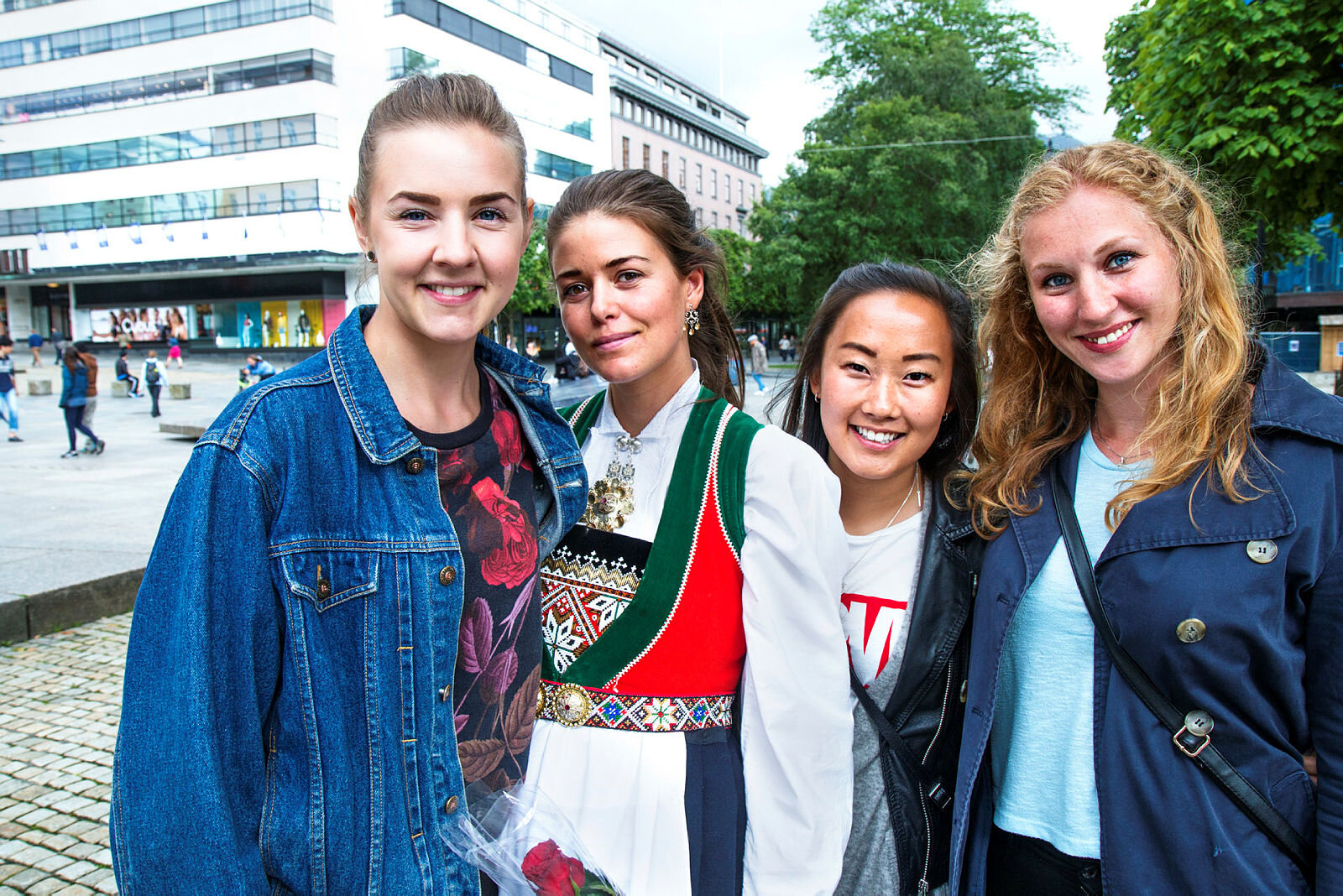 Sykepleierstudenter/sykepleiere, Høgskolen på Vestlandet Fra venstre: Frøydis Bjørnevaagen, Karianne Gjerald, Kaja Halvorsen Behrens og Guro Borgen Brekke