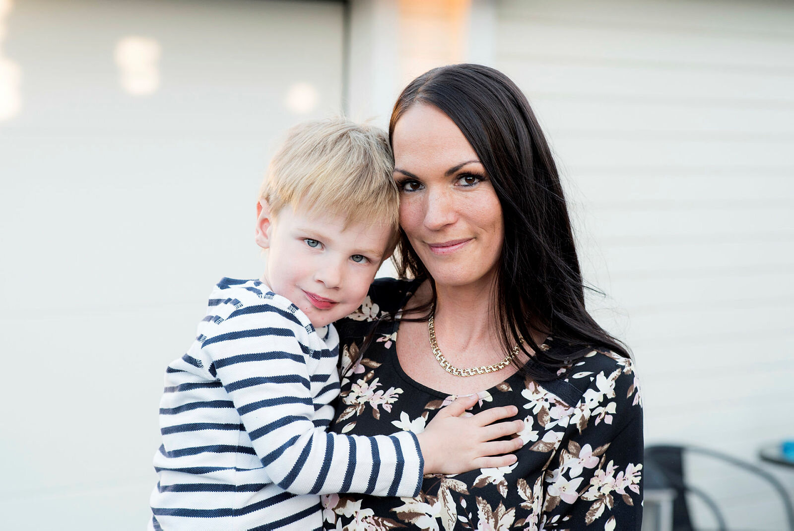 Mikkel fikk blod i mammas mage Bildet viser Heidi Johansen med Mikkel på armen.