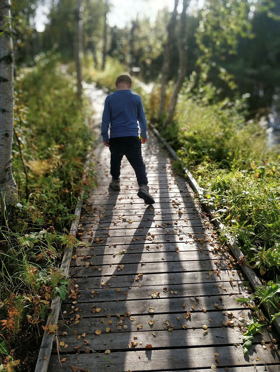 niåringen Foto bakfra av gutt (9) som ble utsatt for tvang ved Nordlandssykehuset.