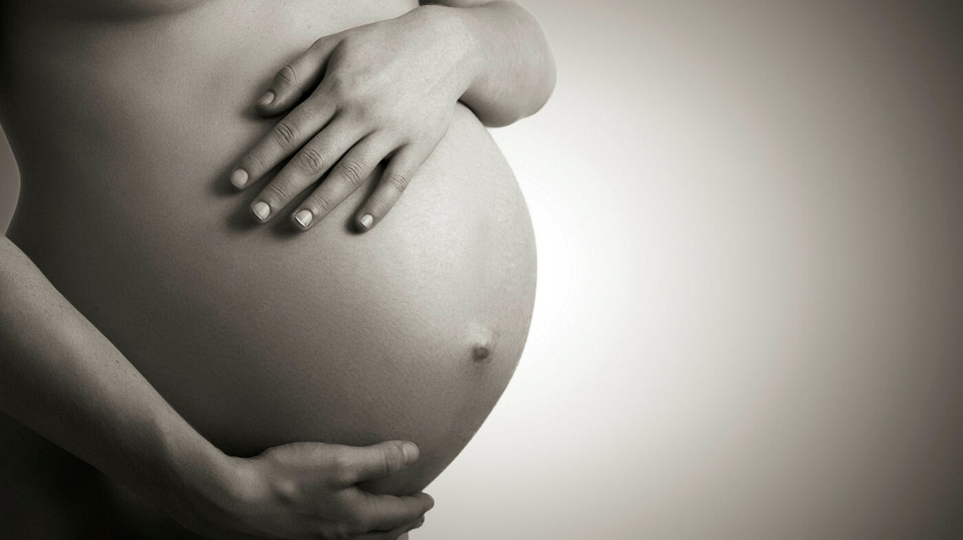 Gravid Høygravid mage.