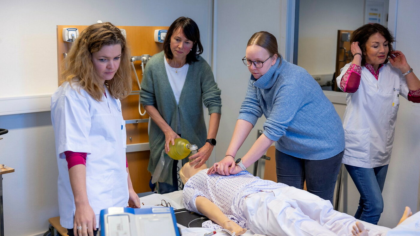 Bildet viser simulering ved SIM-senteret på Oslo universitetssykehus, Ullevål. Det er thoraxkirurgisk avdeling på Rikshospitalet som simulerer.