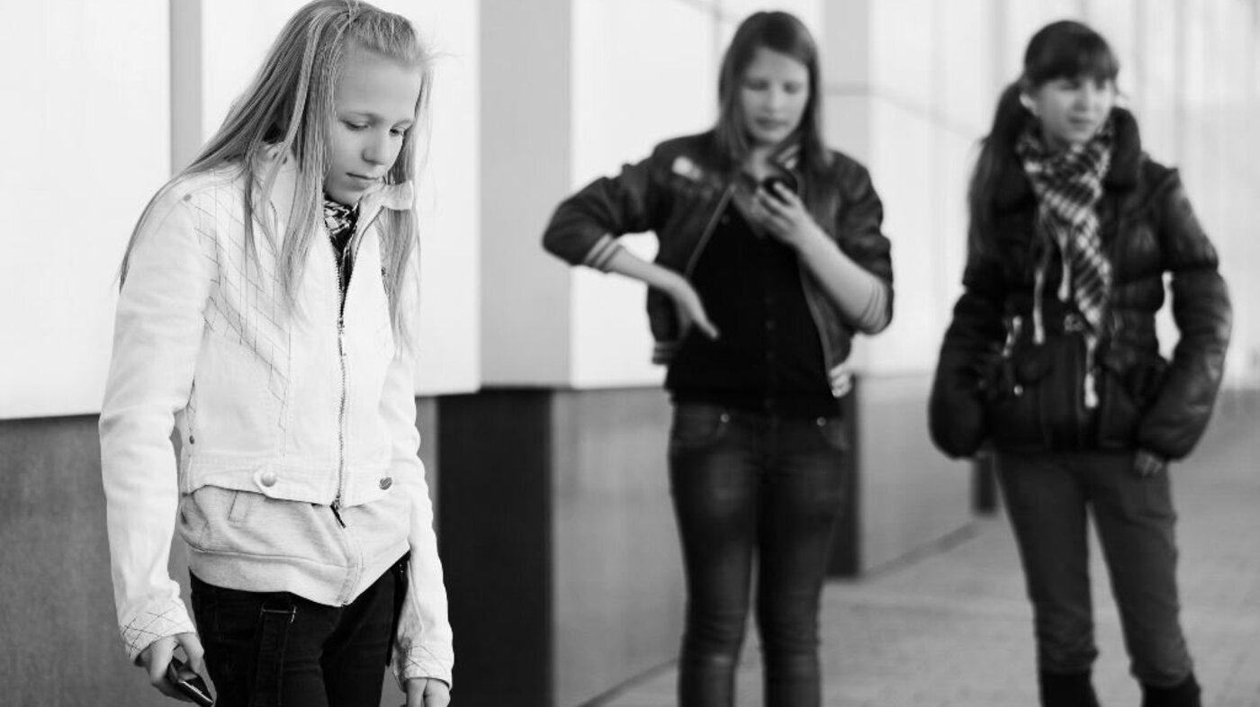 Ungdomsskole, elever Tre ungdomsskolejenter