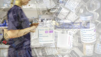 Fotomontasjen viser en haug med tomme hetteglass, og en sykepleier.