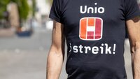 Bildet viser overkroppen til et menneske med en t-skjorte som det står Unio streik på.