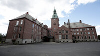 Bildet viser Dikemark sykehus sett fra utsiden.