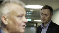 Bildet viser Fellesforbundets leder Jørn Eggum og fung. administrerende direktør Knut E. Sunde i Norsk Industri