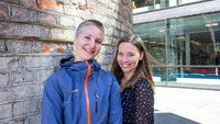 Sykepleierne Heidi Solum Hermansen og Ingri Tollefsen Seip ved akuttmottaket ved Drammen sykehus