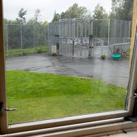 Bildet viser utsikten fra et av vinduene ved sikkerhetsavdelingen på Dikemark