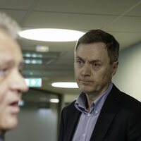 Bildet viser Fellesforbundets leder Jørn Eggum og fung. administrerende direktør Knut E. Sunde i Norsk Industri