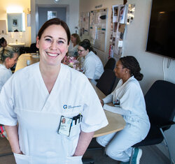 Bildet viser Linda Garnås Paaske, sykepleier og enhetsleder, urologen, Aker sykehus